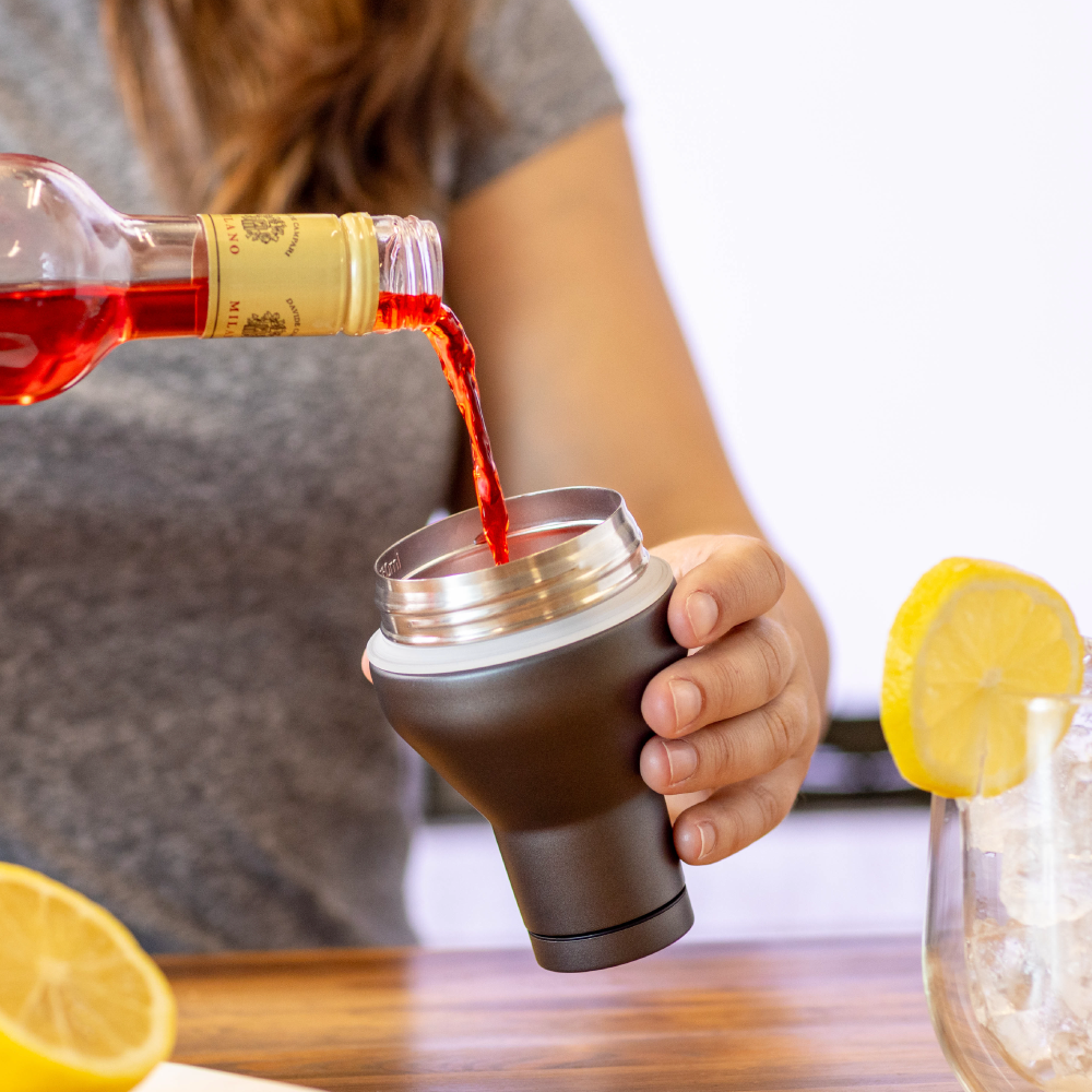 cocktail-shaker-lid-h8 Cocktail_Shaker_lifestyle_2_b714e13d-dd84-4844-956f-11cddc294041.png